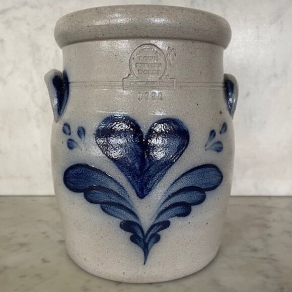 ROWE POTTERY WORKS Salt Glazed Blue Heart Pattern 1990 Crock 8 Cup Capacity - Picture 1 of 16